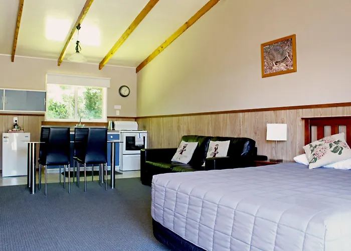 Fairy Springs Motel 4*
