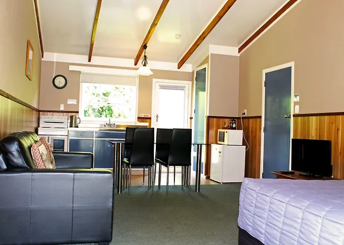 Fairy Springs Motel 4*