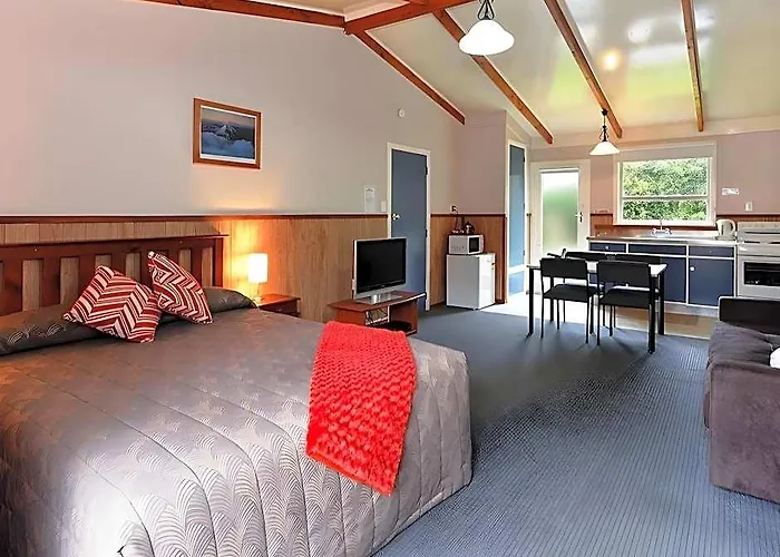 Fairy Springs Motel 4*